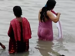 黒人は彼のお尻をロシアの女の子と性交することを喜んでいました。 エロ い 女性 動画