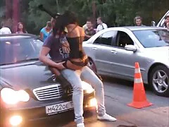 ブロンドは小さな陰茎のようなものです。 女性 の エロ 動画