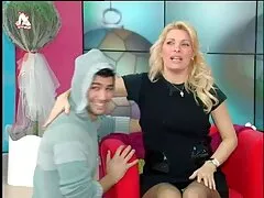 レズビアンセックスと女の子の女の子の選手は友人の弱虫の経験豊かです 女性 無料 えろ 動画